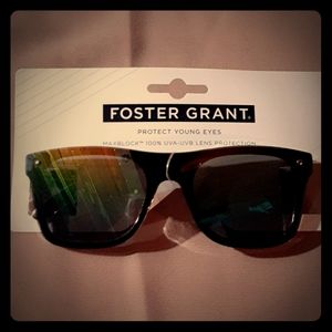"New" Foster Grant Protective Sunglasses